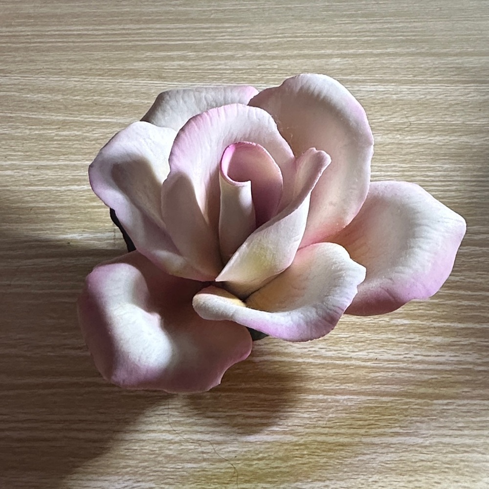 Elegant Pink and Cream Rose Flower Decor